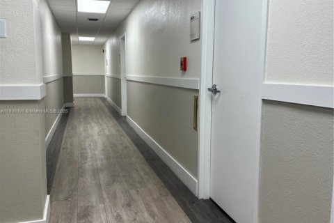 Commercial property in Hollywood, Florida № 1864475 - photo 6