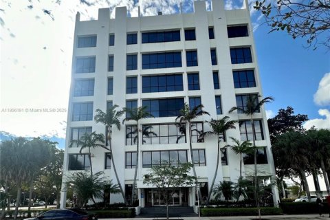 Commercial property in Hollywood, Florida № 1864475 - photo 1