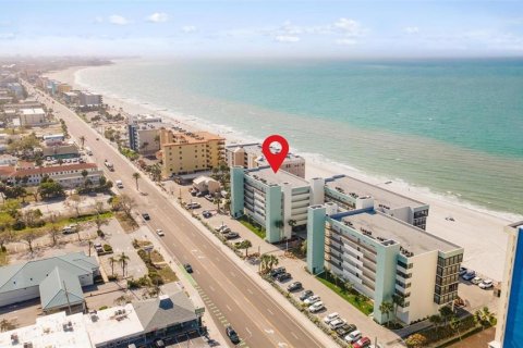 Copropriété à vendre à Madeira Beach, Floride: 2 chambres, 102.19 m2 № 2389168 - photo 30