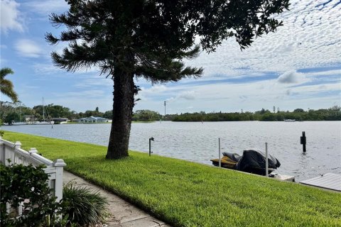 Touwnhouse à vendre à Saint Petersburg, Floride: 2 chambres, 97.83 m2 № 2147430 - photo 14