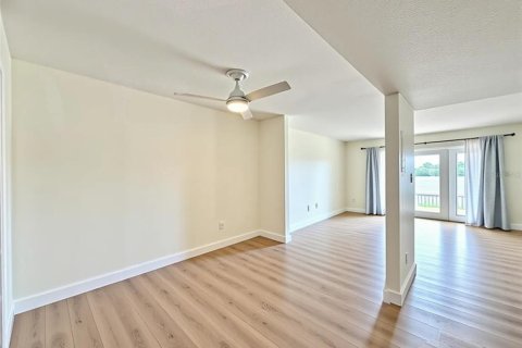 Touwnhouse à vendre à Saint Petersburg, Floride: 2 chambres, 97.83 m2 № 2147430 - photo 4