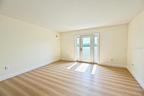 Touwnhouse à vendre à Saint Petersburg, Floride: 2 chambres, 97.83 m2 № 2147430 - photo 8