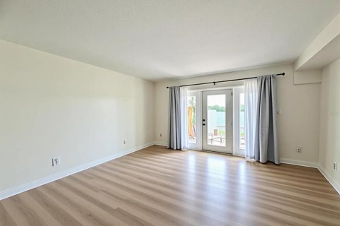 Touwnhouse à vendre à Saint Petersburg, Floride: 2 chambres, 97.83 m2 № 2147430 - photo 2
