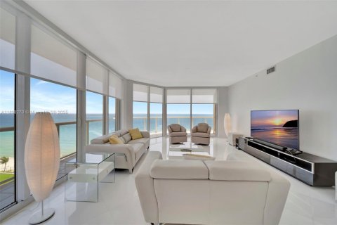 Copropriété à louer à Hollywood, Floride: 3 chambres, 205.5 m2 № 1962789 - photo 4