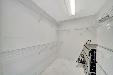 Copropriété à louer à Hollywood, Floride: 3 chambres, 205.5 m2 № 1962789 - photo 18