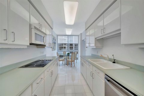 Copropriété à louer à Hollywood, Floride: 3 chambres, 205.5 m2 № 1962789 - photo 6