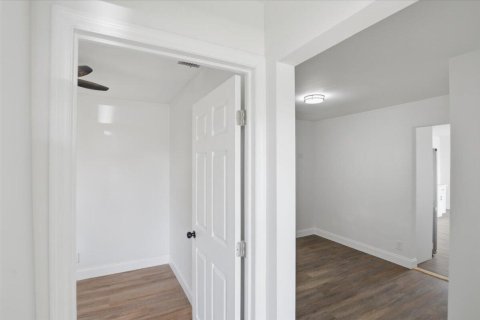 Casa en alquiler en South Bay, Florida, 4 dormitorios, 122.63 m2 № 2183381 - foto 19