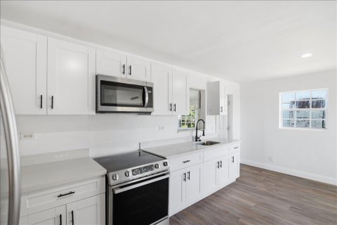 Casa en alquiler en South Bay, Florida, 4 dormitorios, 122.63 m2 № 2183381 - foto 11
