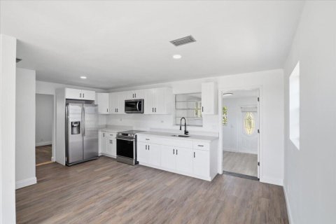 Casa en alquiler en South Bay, Florida, 4 dormitorios, 122.63 m2 № 2183381 - foto 7