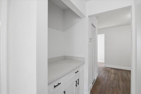 Casa en alquiler en South Bay, Florida, 4 dormitorios, 122.63 m2 № 2183381 - foto 14