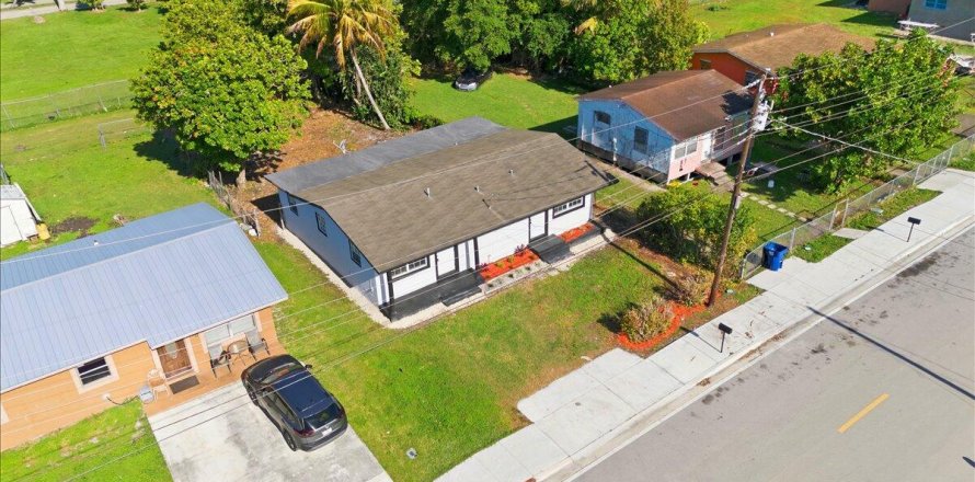 Casa en South Bay, Florida 4 dormitorios, 122.63 m2 № 2183381