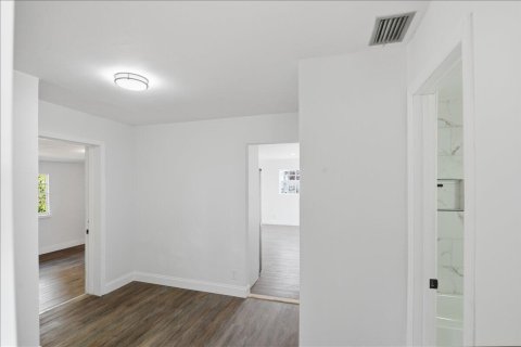 Casa en alquiler en South Bay, Florida, 4 dormitorios, 122.63 m2 № 2183381 - foto 18