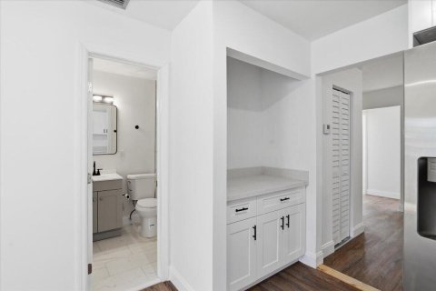 Casa en alquiler en South Bay, Florida, 4 dormitorios, 122.63 m2 № 2183381 - foto 13