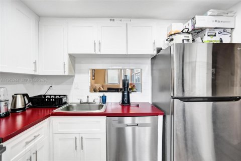 Купить кондоминиум в Лодердейл-Лейкс, Флорида 1 спальня, 65.5м2, № 2007724 - фото 8