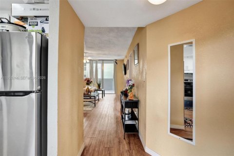 Купить кондоминиум в Лодердейл-Лейкс, Флорида 1 спальня, 65.5м2, № 2007724 - фото 3