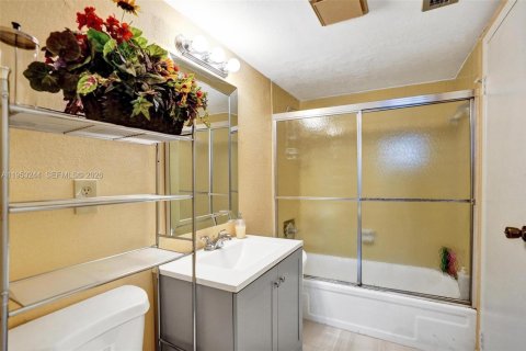 Купить кондоминиум в Лодердейл-Лейкс, Флорида 1 спальня, 65.5м2, № 2007724 - фото 11