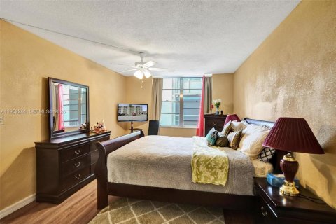 Купить кондоминиум в Лодердейл-Лейкс, Флорида 1 спальня, 65.5м2, № 2007724 - фото 12