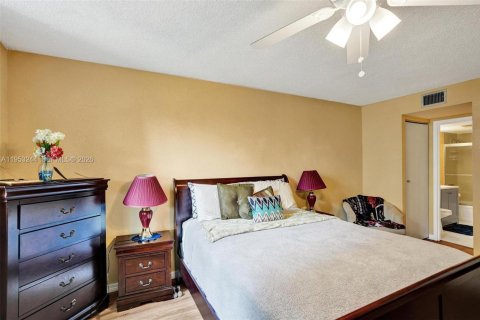 Купить кондоминиум в Лодердейл-Лейкс, Флорида 1 спальня, 65.5м2, № 2007724 - фото 14