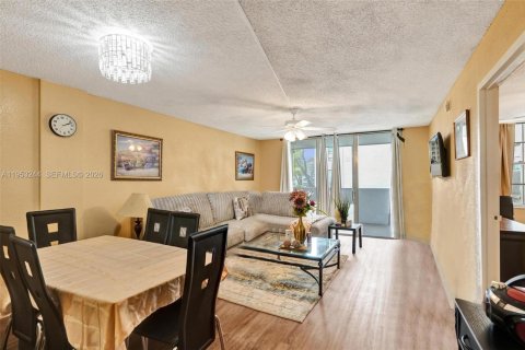 Купить кондоминиум в Лодердейл-Лейкс, Флорида 1 спальня, 65.5м2, № 2007724 - фото 16