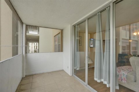 Купить кондоминиум в Лодердейл-Лейкс, Флорида 1 спальня, 65.5м2, № 2007724 - фото 22