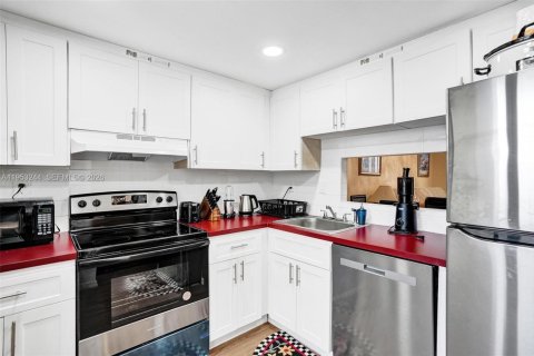 Купить кондоминиум в Лодердейл-Лейкс, Флорида 1 спальня, 65.5м2, № 2007724 - фото 6