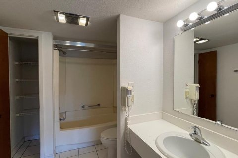 Condominio en alquiler en Haines City, Florida, 1 dormitorio, 90.49 m2 № 1765935 - foto 17
