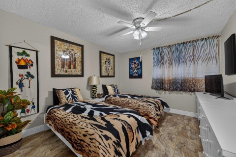 Condo in Lauderhill, Florida, 2 bedrooms № 2190954 - photo 5