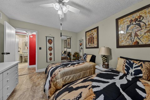 Condo in Lauderhill, Florida, 2 bedrooms № 2190954 - photo 6