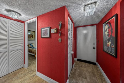 Condo in Lauderhill, Florida, 2 bedrooms № 2190954 - photo 16