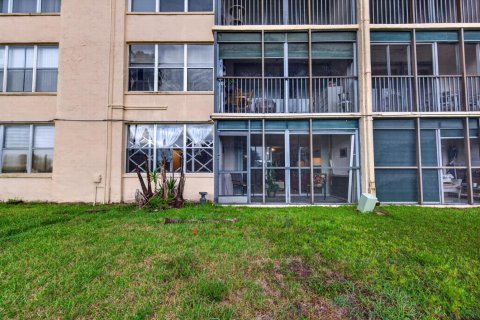 Condo in Lauderhill, Florida, 2 bedrooms № 2190954 - photo 29