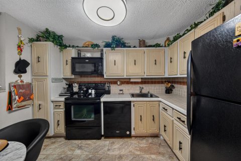 Condo in Lauderhill, Florida, 2 bedrooms № 2190954 - photo 17