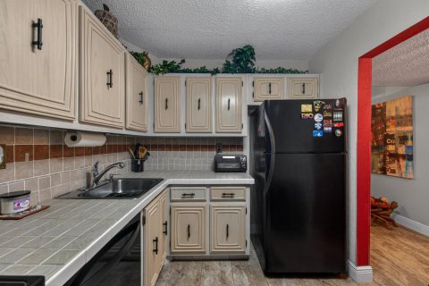 Condo in Lauderhill, Florida, 2 bedrooms № 2190954 - photo 4