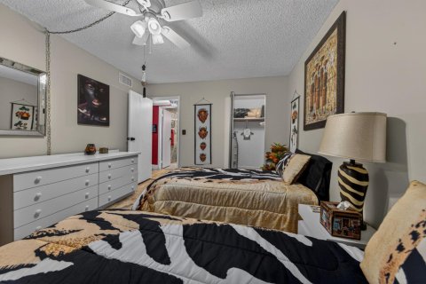 Condo in Lauderhill, Florida, 2 bedrooms № 2190954 - photo 7