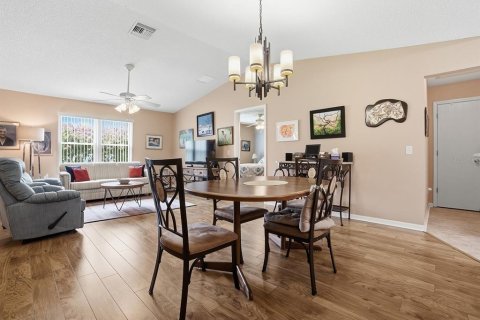 Villa ou maison à vendre à The Villages, Floride: 2 chambres, 115.2 m2 № 2221551 - photo 10