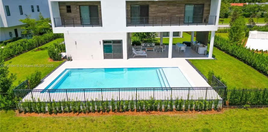 Villa ou maison à Weston, Floride 5 chambres, 498.7 m2 № 1973935