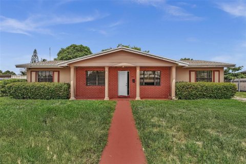 Villa ou maison à Opa-locka, Floride 3 chambres, 141.58 m2 № 2149239