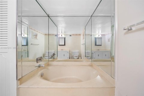 Copropriété à louer à Hallandale Beach, Floride: 2 chambres, 104.98 m2 № 1990926 - photo 17