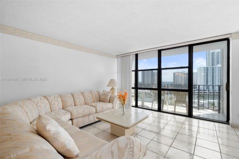 Copropriété à louer à Hallandale Beach, Floride: 2 chambres, 104.98 m2 № 1990926 - photo 8
