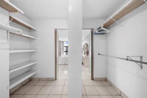 Copropriété à louer à Hallandale Beach, Floride: 2 chambres, 104.98 m2 № 1990926 - photo 22