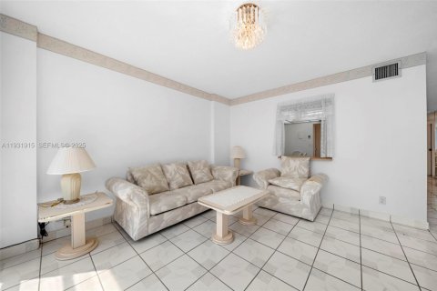 Copropriété à louer à Hallandale Beach, Floride: 2 chambres, 104.98 m2 № 1990926 - photo 11