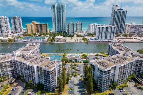 Copropriété à louer à Hallandale Beach, Floride: 2 chambres, 104.98 m2 № 1990926 - photo 26
