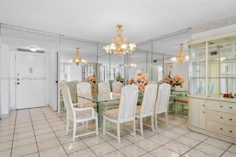 Copropriété à louer à Hallandale Beach, Floride: 2 chambres, 104.98 m2 № 1990926 - photo 6