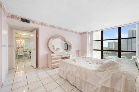 Copropriété à louer à Hallandale Beach, Floride: 2 chambres, 104.98 m2 № 1990926 - photo 19