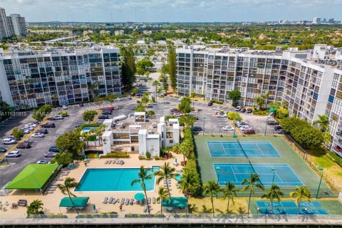Copropriété à louer à Hallandale Beach, Floride: 2 chambres, 104.98 m2 № 1990926 - photo 25