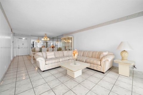 Copropriété à louer à Hallandale Beach, Floride: 2 chambres, 104.98 m2 № 1990926 - photo 13