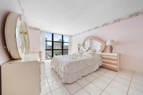 Copropriété à louer à Hallandale Beach, Floride: 2 chambres, 104.98 m2 № 1990926 - photo 18