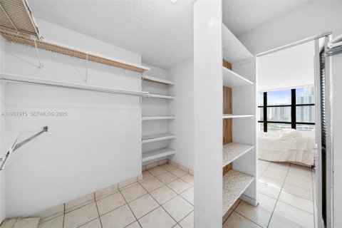 Copropriété à louer à Hallandale Beach, Floride: 2 chambres, 104.98 m2 № 1990926 - photo 23