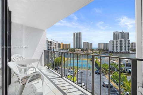 Copropriété à louer à Hallandale Beach, Floride: 2 chambres, 104.98 m2 № 1990926 - photo 12
