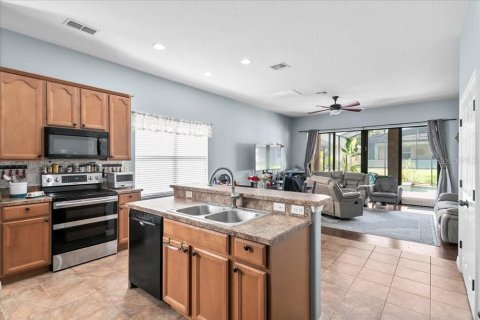House in Davenport, Florida 6 bedrooms, 269.51 sq.m. № 1825332 - photo 8