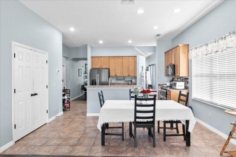 House in Davenport, Florida 6 bedrooms, 269.51 sq.m. № 1825332 - photo 9